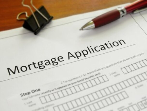 Reports that new mortgage rules are causing a lending logjam