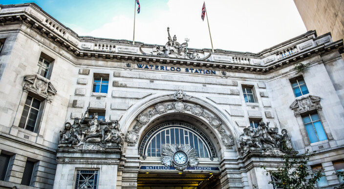 London commuters adopt winning strategies in "The Battle of Waterloo" photo 1